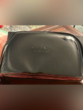 VINTAGE CHANEL BEAUTÈ Black Patent Makeup Pouch